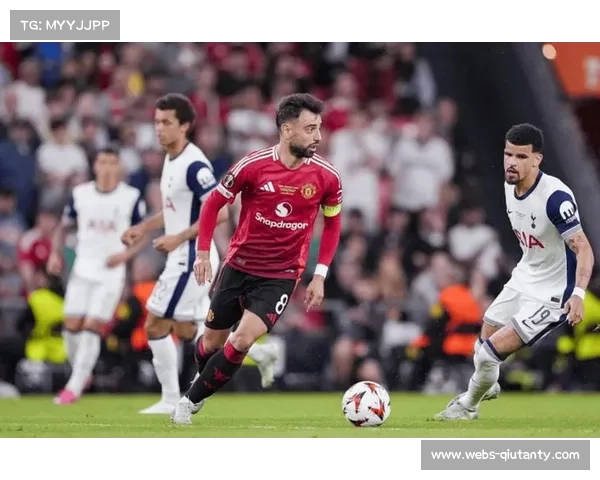 曼联vs维拉：球迷标语抗议管理层决策