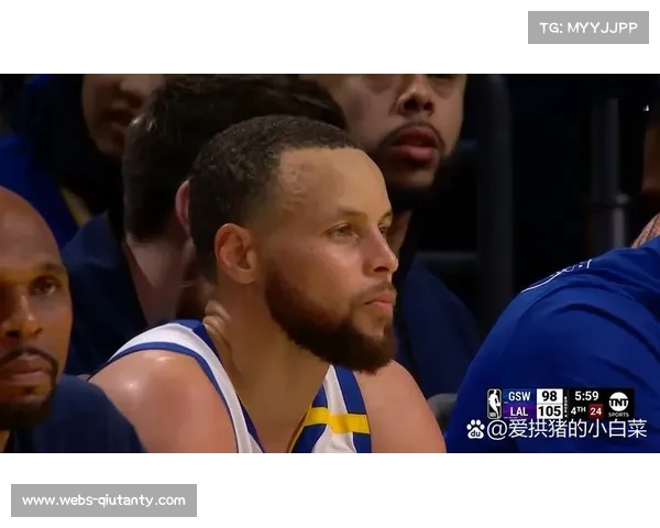 勇士主场观众气氛热烈，为球队落后时加油鼓劲